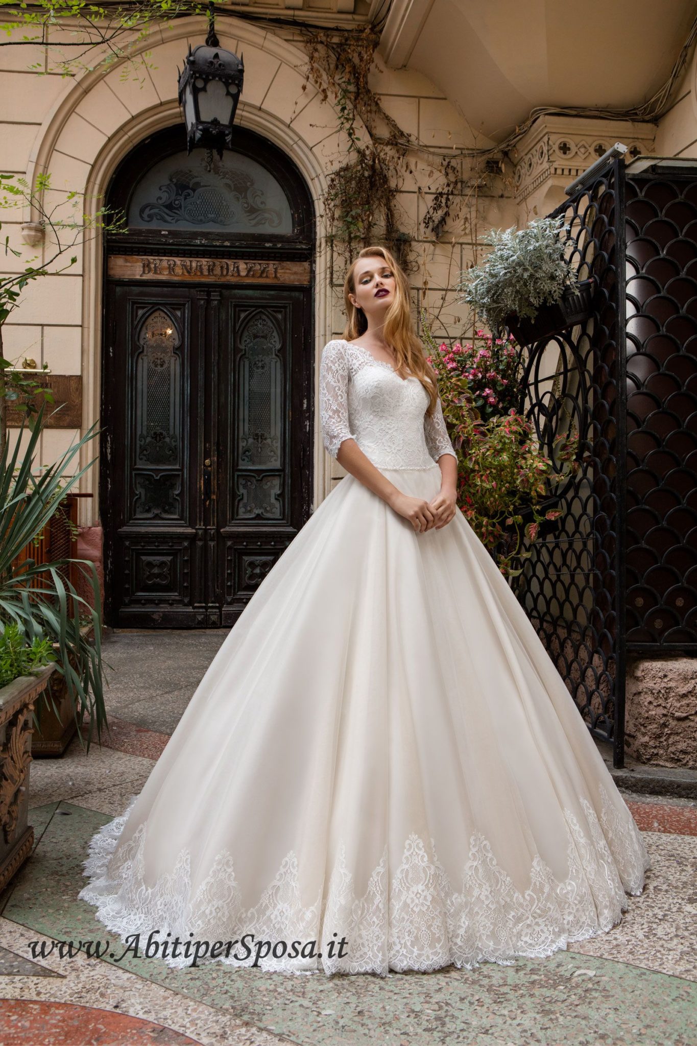 Abito Da Sposa Quale Scegliere In Base Al Fisico Abitipersposa It Abiti Da Sposa Online Italia